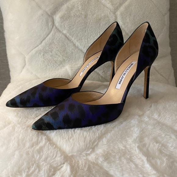 Leopard print satin Manolo Blahnik pumps. - Picture 7 of 9